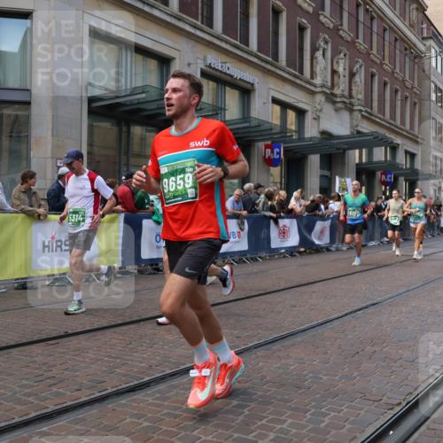 13.09.2026 - 21. swb-Marathon Bremen Strokosch-Dieckow http://msf.ph/oto/10430655 13.09.2026 13:10:34 Ziel 335, 384, 697, 1385, 1498, 2021, 2347, 2759, 4023, 4475, 4571, 5066, 5079, 5152, 5155, 5168, 5314, 5387, 5648, 6471, 6657, 7115, 7136, 8183, 9622, 9659, 13248, 604, 640, 1181, 1277, 1554, 2605, 3959, 4727, 5152, 5532, 5620, 6267, 7881, 8033, 8064, 8709 meine-sportfotos.de