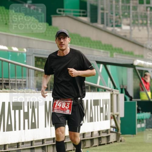 13.09.2026 - 21. swb-Marathon Bremen Michael Burmester http://msf.ph/oto/10430660 13.09.2026 12:23:44 Laufen im Stadion 129, 149, 236, 289, 798, 1483, 1490, 1567, 634, 1957 meine-sportfotos.de