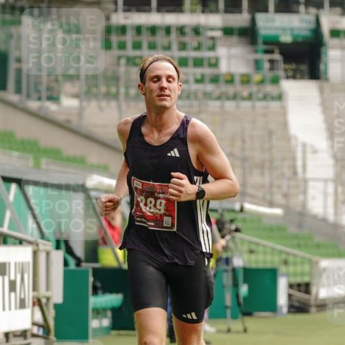 13.09.2026 - 21. swb-Marathon Bremen Michael Burmester http://msf.ph/oto/10430667 13.09.2026 12:23:45 Laufen im Stadion 129, 149, 236, 289, 798, 1483, 1490, 1567, 634, 1957 meine-sportfotos.de