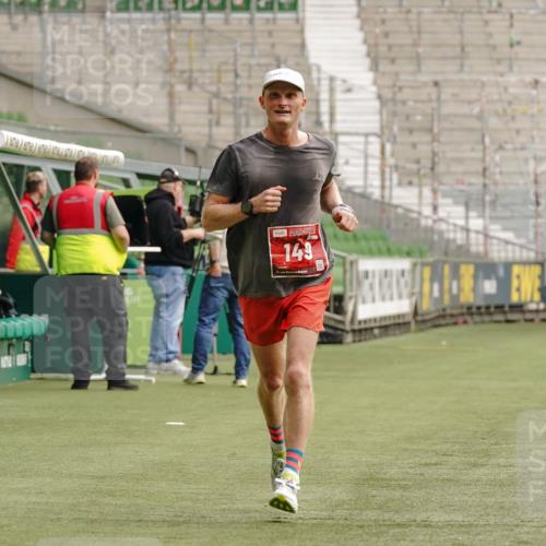 13.09.2026 - 21. swb-Marathon Bremen Michael Burmester http://msf.ph/oto/10430679 13.09.2026 12:23:50 Laufen im Stadion 129, 149, 236, 289, 798, 1483, 1490, 1567, 634, 1957 meine-sportfotos.de