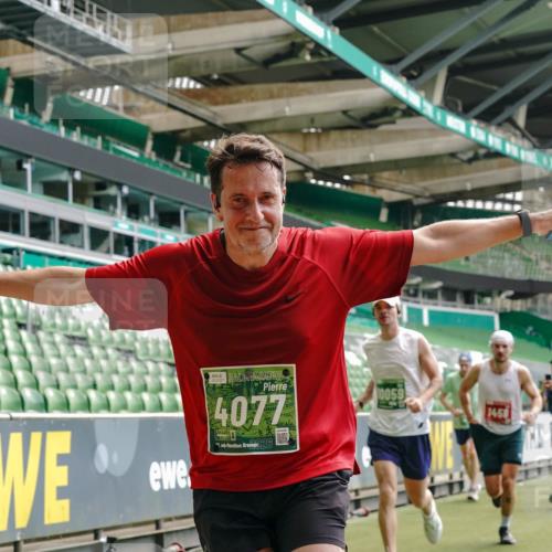 13.09.2026 - 21. swb-Marathon Bremen Michael Burmester http://msf.ph/oto/10430685 13.09.2026 13:03:55 Laufen im Stadion 209, 210, 488, 534, 565, 596, 725, 762, 881, 940, 1014, 1343, 1373, 1456, 1458, 1460, 1479, 1611, 1649, 1653, 1771, 2223, 2276, 2364, 2369, 2421, 2430, 2434, 2452, 2513, 2625, 2779, 2851, 2872, 2891, 2900, 2910, 2934, 2957, 2977, 3028, 3114, 3135, 3217, 3258, 3360, 3402, 3419, 3425, 3454, 3460, 3496, 3510, 3521, 3576, 3579, 3585, 3597, 3618, 3796, 3846, 3859, 3893, 3909, 3938, 3970, 3983, 4077, 4133, 4558, 242 meine-sportfotos.de