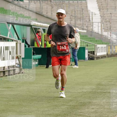 13.09.2026 - 21. swb-Marathon Bremen Michael Burmester http://msf.ph/oto/10430692 13.09.2026 12:23:51 Laufen im Stadion 129, 149, 236, 289, 798, 1483, 1490, 1567, 634, 1957 meine-sportfotos.de