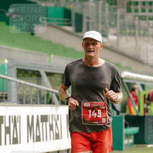 13.09.2026 - 21. swb-Marathon Bremen Michael Burmester http://msf.ph/oto/10430701 13.09.2026 12:23:52 Laufen im Stadion 129, 149, 236, 289, 798, 1483, 1490, 1567, 634, 1957 meine-sportfotos.de
