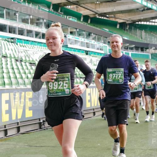 13.09.2026 - 21. swb-Marathon Bremen Michael Burmester http://msf.ph/oto/10430711 13.09.2026 13:28:11 Laufen im Stadion 111, 186, 220, 357, 364, 478, 597, 726, 829, 888, 925, 1079, 1220, 1298, 1325, 1412, 1496, 1608, 1700, 1741, 1769, 1777, 1958, 1961, 1984, 2236, 2309, 2365, 2388, 2404, 2472, 2502, 2507, 2542, 2574, 2593, 2725, 2743, 2748, 2868, 2875, 2876, 2923, 2924, 2991, 3045, 3050, 3061, 3073, 3154, 3184, 3219, 3321, 3540, 3589, 3592, 3595, 3678, 3694, 3756, 3798, 3826, 3853, 3885, 3907, 3978, 3987, 4108, 4238, 4457, 4660 meine-sportfotos.de