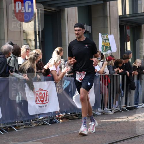 13.09.2026 - 21. swb-Marathon Bremen Strokosch-Dieckow http://msf.ph/oto/10430750 13.09.2026 13:10:40 Ziel 335, 384, 697, 1385, 1498, 2021, 2759, 3484, 3647, 4023, 4429, 4475, 4571, 5079, 5155, 5168, 5314, 5387, 6471, 6657, 7115, 7136, 8183, 9410, 9622, 9659, 13248, 604, 640, 1181, 1277, 1498, 1554, 2347, 2605, 3959, 4727, 5066, 5152, 5532, 5620, 5648, 6267, 7881, 8033, 8709 meine-sportfotos.de