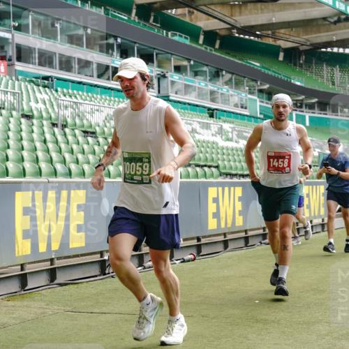 13.09.2026 - 21. swb-Marathon Bremen Michael Burmester http://msf.ph/oto/10430772 13.09.2026 13:03:56 Laufen im Stadion 209, 210, 488, 534, 565, 596, 725, 762, 881, 940, 1014, 1343, 1373, 1456, 1458, 1460, 1479, 1611, 1649, 1653, 1687, 1771, 2223, 2276, 2364, 2369, 2421, 2430, 2434, 2452, 2513, 2625, 2779, 2851, 2872, 2891, 2900, 2910, 2934, 2957, 2977, 3028, 3114, 3135, 3217, 3258, 3360, 3402, 3419, 3425, 3454, 3460, 3496, 3510, 3521, 3576, 3579, 3585, 3597, 3618, 3796, 3846, 3859, 3893, 3909, 3938, 3970, 3983, 4077, 4133, 4558, 242 meine-sportfotos.de