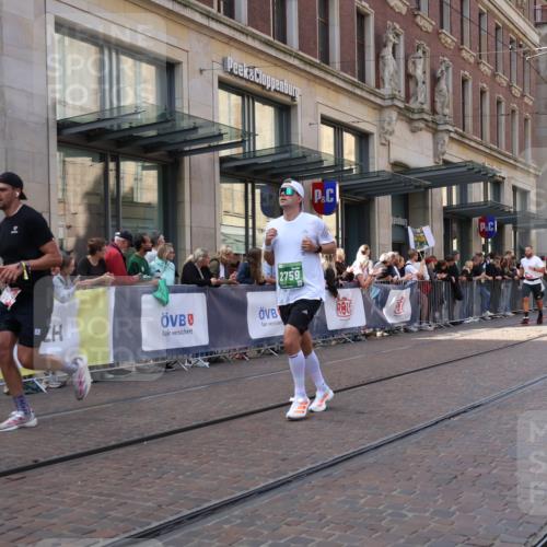 13.09.2026 - 21. swb-Marathon Bremen Strokosch-Dieckow http://msf.ph/oto/10430779 13.09.2026 13:10:42 Ziel 335, 384, 697, 1385, 2021, 2759, 3448, 3484, 3647, 4023, 4429, 4475, 4571, 5079, 5155, 5168, 5314, 5387, 6471, 6657, 7115, 7136, 8183, 9410, 9622, 9659, 9762, 13248, 604, 640, 1181, 1277, 1498, 1554, 2347, 2605, 4727, 5066, 5152, 5532, 5620, 5648, 6267, 7881, 8033, 13248 meine-sportfotos.de