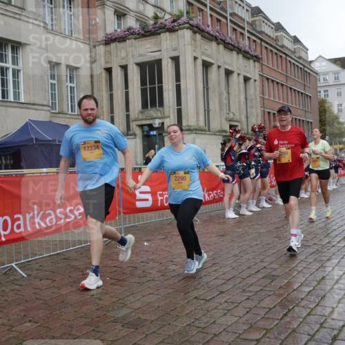 13.09.2026 - Kiel Lauf Yannick Fuchs http://msf.ph/oto/10430784 13.09.2026 11:14:01 Ziel 328, 2290, 2607, 4299, 4575, 8492, 8831, 9552, 9553, 9787, 9860, 10660, 11210, 12234, 397, 489, 3278, 5478, 9272, 9873, 2290, 2607, 4299, 6237, 9860, 10432, 11666, 12234 meine-sportfotos.de