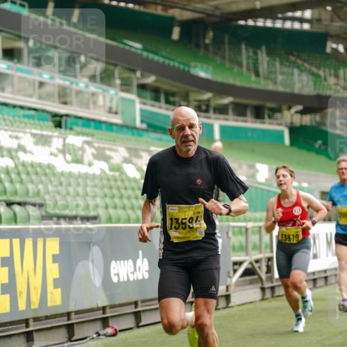 13.09.2026 - 21. swb-Marathon Bremen Michael Burmester http://msf.ph/oto/10430794 13.09.2026 10:22:02 Laufen im Stadion 10244, 10302, 10441, 10926, 10961, 11083, 11142, 11338, 11454, 11619, 11738, 11854, 11916, 11944, 11964, 12003, 12289, 12370, 12456, 12513, 12520, 12538, 13507, 13513, 13514, 13519, 13535, 13539, 13548, 13551, 13553, 13559, 13568, 13575, 13584, 13587, 13606, 13608, 13636, 13641, 10475, 11481, 11652, 12457, 12458, 13504, 13530, 13533, 13534, 13536, 13541, 13543, 13554, 13561, 13564 meine-sportfotos.de