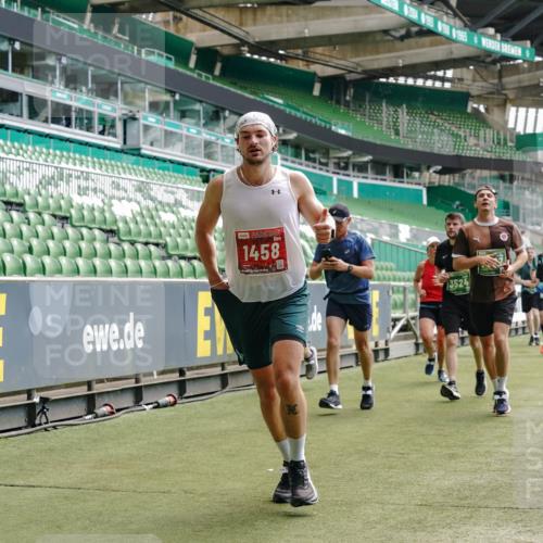 13.09.2026 - 21. swb-Marathon Bremen Michael Burmester http://msf.ph/oto/10430798 13.09.2026 13:03:57 Laufen im Stadion 209, 210, 488, 534, 565, 596, 725, 762, 881, 940, 1014, 1343, 1373, 1456, 1458, 1460, 1479, 1611, 1649, 1653, 1687, 1771, 2223, 2276, 2364, 2369, 2421, 2430, 2434, 2452, 2513, 2625, 2779, 2851, 2872, 2891, 2900, 2910, 2934, 2957, 2977, 3028, 3114, 3135, 3217, 3258, 3360, 3402, 3419, 3425, 3454, 3460, 3496, 3510, 3521, 3576, 3579, 3585, 3597, 3618, 3796, 3846, 3859, 3893, 3909, 3938, 3970, 3983, 4077, 4133, 4558, 242 meine-sportfotos.de
