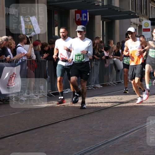13.09.2026 - 21. swb-Marathon Bremen Strokosch-Dieckow http://msf.ph/oto/10430801 13.09.2026 13:10:43 Ziel 335, 384, 697, 1385, 2021, 2759, 3440, 3448, 3484, 3647, 4023, 4429, 4475, 4571, 5079, 5155, 5168, 5314, 5387, 6471, 6657, 7115, 7136, 8183, 9410, 9622, 9659, 9762, 604, 640, 1181, 1277, 1385, 1498, 1554, 2347, 2605, 4727, 5066, 5152, 5155, 5387, 5620, 5648, 6267, 7881, 8033, 9659, 13248 meine-sportfotos.de