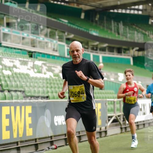 13.09.2026 - 21. swb-Marathon Bremen Michael Burmester http://msf.ph/oto/10430808 13.09.2026 10:22:02 Laufen im Stadion 10244, 10302, 10441, 10926, 10961, 11083, 11142, 11338, 11454, 11619, 11738, 11854, 11916, 11944, 11964, 12003, 12289, 12370, 12456, 12513, 12520, 12538, 13507, 13513, 13514, 13519, 13535, 13539, 13548, 13551, 13553, 13559, 13568, 13575, 13584, 13587, 13606, 13608, 13636, 13641, 10475, 11481, 11652, 12457, 12458, 13504, 13530, 13533, 13534, 13536, 13541, 13543, 13554, 13561, 13564 meine-sportfotos.de