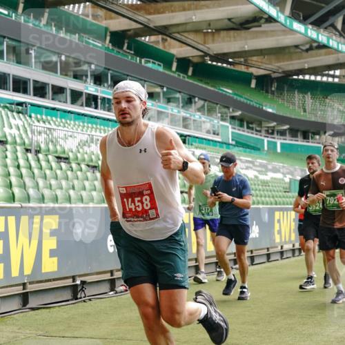 13.09.2026 - 21. swb-Marathon Bremen Michael Burmester http://msf.ph/oto/10430828 13.09.2026 13:03:57 Laufen im Stadion 209, 210, 488, 534, 565, 596, 725, 762, 881, 940, 1014, 1343, 1373, 1456, 1458, 1460, 1479, 1611, 1649, 1653, 1687, 1771, 2223, 2276, 2364, 2369, 2421, 2430, 2434, 2452, 2513, 2625, 2779, 2851, 2872, 2891, 2900, 2910, 2934, 2957, 2977, 3028, 3114, 3135, 3217, 3258, 3360, 3402, 3419, 3425, 3454, 3460, 3496, 3510, 3521, 3576, 3579, 3585, 3597, 3618, 3796, 3846, 3859, 3893, 3909, 3938, 3970, 3983, 4077, 4133, 4558, 242 meine-sportfotos.de