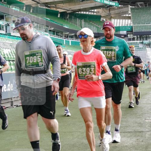 13.09.2026 - 21. swb-Marathon Bremen Michael Burmester http://msf.ph/oto/10430947 13.09.2026 13:28:28 Laufen im Stadion 111, 186, 220, 357, 422, 476, 478, 597, 685, 726, 729, 829, 888, 925, 986, 1079, 1220, 1298, 1325, 1384, 1412, 1496, 1608, 1615, 1741, 1769, 1777, 1958, 1961, 1984, 2236, 2326, 2365, 2472, 2502, 2507, 2574, 2593, 2725, 2743, 2748, 2862, 2868, 2875, 2876, 2923, 2924, 2991, 3020, 3045, 3061, 3073, 3154, 3184, 3219, 3238, 3274, 3321, 3361, 3589, 3592, 3594, 3595, 3678, 3694, 3755, 3756, 3798, 3826, 3853, 3885, 3907, 3953, 3965, 3971, 3978, 3987, 4108, 4238, 4457, 4660 meine-sportfotos.de