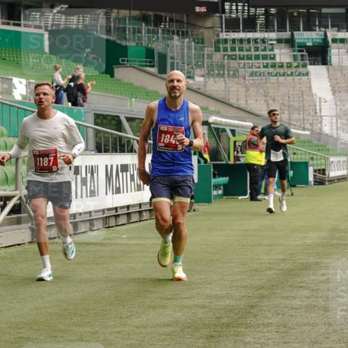 13.09.2026 - 21. swb-Marathon Bremen Michael Burmester http://msf.ph/oto/10430952 13.09.2026 12:25:50 Laufen im Stadion 206, 322, 447, 814, 841, 875, 968, 1187, 1313, 1544, 1840, 2044, 2143, 129, 236, 642 meine-sportfotos.de
