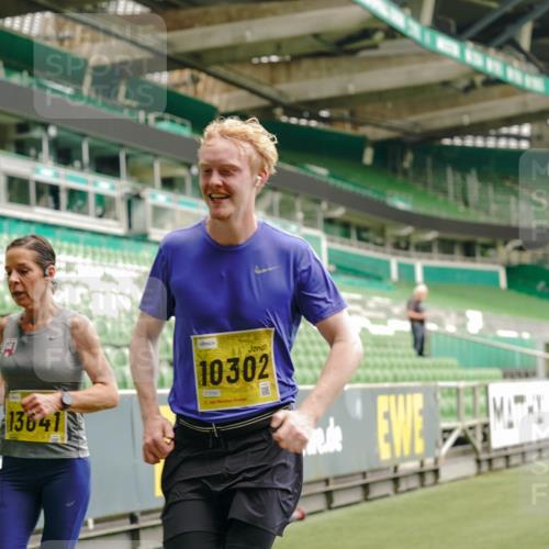 13.09.2026 - 21. swb-Marathon Bremen Michael Burmester http://msf.ph/oto/10430955 13.09.2026 10:22:07 Laufen im Stadion 10244, 10302, 10441, 10926, 10961, 11083, 11142, 11338, 11454, 11619, 11738, 11854, 11916, 11944, 11964, 12003, 12289, 12370, 12456, 12513, 12520, 12538, 13507, 13513, 13514, 13519, 13535, 13539, 13548, 13551, 13553, 13559, 13568, 13575, 13584, 13587, 13606, 13608, 13616, 13636, 13641, 10366, 10475, 11481, 11652, 12457, 12458, 13504, 13530, 13533, 13534, 13536, 13541, 13543, 13554, 13564 meine-sportfotos.de