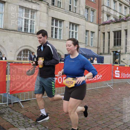 13.09.2026 - Kiel Lauf Yannick Fuchs http://msf.ph/oto/10430956 13.09.2026 11:14:44 Ziel 3706, 3707, 3708, 5601, 6378, 6783, 6905, 7787, 11482, 270, 283, 397, 1338, 1339, 2520, 3278, 5478, 6806, 7998, 9272, 10278, 9273, 10116, 10124, 397, 489, 9272, 9873 meine-sportfotos.de