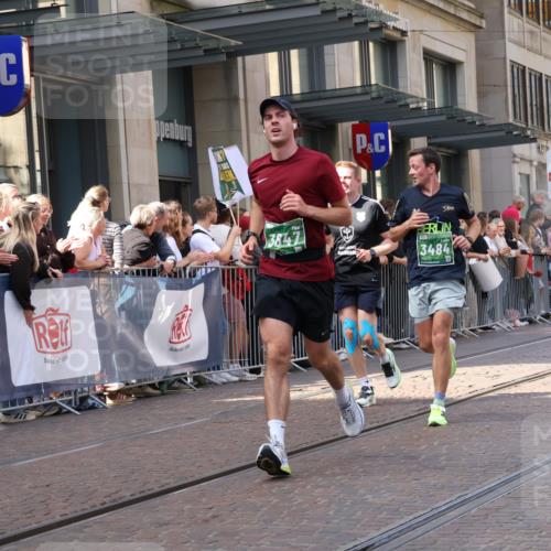 13.09.2026 - 21. swb-Marathon Bremen Strokosch-Dieckow http://msf.ph/oto/10430957 13.09.2026 13:10:50 Ziel 335, 697, 1349, 2021, 2087, 2759, 3440, 3448, 3484, 3647, 4429, 4475, 4571, 5079, 6274, 6471, 6657, 8183, 8474, 9410, 9618, 9622, 9762, 384, 1181, 1385, 1498, 1554, 2347, 2605, 4023, 4727, 5066, 5152, 5155, 5168, 5314, 5387, 5620, 5648, 6267, 7115, 7136, 7881, 9659, 13248 meine-sportfotos.de