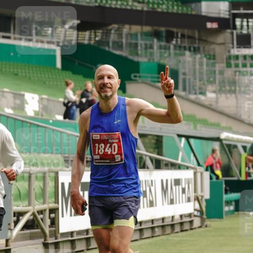13.09.2026 - 21. swb-Marathon Bremen Michael Burmester http://msf.ph/oto/10430966 13.09.2026 12:25:51 Laufen im Stadion 206, 322, 447, 814, 841, 875, 968, 1187, 1313, 1544, 1840, 2044, 2143, 129, 236, 642 meine-sportfotos.de