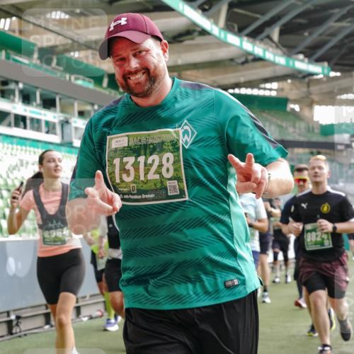 13.09.2026 - 21. swb-Marathon Bremen Michael Burmester http://msf.ph/oto/10430969 13.09.2026 13:28:30 Laufen im Stadion 111, 186, 220, 357, 422, 476, 478, 597, 685, 726, 729, 754, 829, 888, 925, 986, 1079, 1220, 1298, 1325, 1384, 1412, 1496, 1608, 1615, 1741, 1769, 1777, 1958, 1961, 1984, 2236, 2326, 2365, 2472, 2502, 2507, 2574, 2593, 2725, 2743, 2862, 2868, 2875, 2876, 2923, 2924, 2991, 3020, 3045, 3061, 3073, 3154, 3184, 3219, 3238, 3274, 3321, 3361, 3589, 3592, 3594, 3595, 3678, 3694, 3755, 3756, 3798, 3826, 3853, 3885, 3907, 3953, 3965, 3971, 3978, 3987, 4108, 4238, 4457, 4660 meine-sportfotos.de