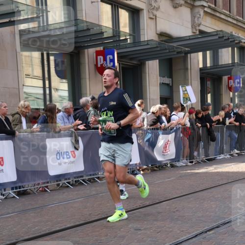 13.09.2026 - 21. swb-Marathon Bremen Strokosch-Dieckow http://msf.ph/oto/10430991 13.09.2026 13:10:52 Ziel 335, 697, 1349, 2021, 2087, 2759, 3440, 3448, 3484, 3647, 4429, 4571, 5079, 6274, 6471, 6657, 8183, 8474, 9291, 9410, 9618, 9622, 9762, 384, 1181, 1385, 1498, 1554, 2347, 2605, 2759, 4023, 4475, 4571, 4727, 5066, 5152, 5155, 5168, 5314, 5387, 5620, 5648, 6267, 7115, 7136, 9659, 13248 meine-sportfotos.de