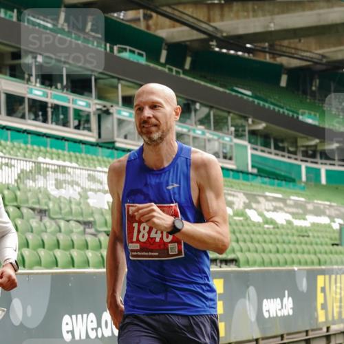13.09.2026 - 21. swb-Marathon Bremen Michael Burmester http://msf.ph/oto/10431001 13.09.2026 12:25:54 Laufen im Stadion 206, 322, 447, 814, 841, 875, 968, 1187, 1313, 1544, 1840, 2044, 2143, 129, 236, 642 meine-sportfotos.de