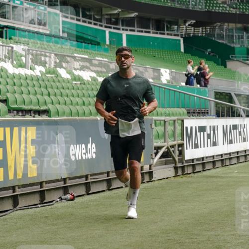 13.09.2026 - 21. swb-Marathon Bremen Michael Burmester http://msf.ph/oto/10431016 13.09.2026 12:25:58 Laufen im Stadion 206, 322, 447, 814, 841, 875, 968, 1187, 1313, 1544, 1840, 2044, 2143, 129, 236, 642 meine-sportfotos.de