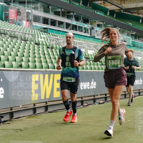 13.09.2026 - 21. swb-Marathon Bremen Michael Burmester http://msf.ph/oto/10431055 13.09.2026 13:04:04 Laufen im Stadion 178, 209, 210, 488, 534, 565, 596, 725, 762, 881, 940, 1014, 1239, 1343, 1373, 1456, 1458, 1460, 1479, 1611, 1649, 1653, 1687, 1771, 2223, 2276, 2364, 2369, 2421, 2430, 2434, 2452, 2513, 2625, 2779, 2851, 2867, 2872, 2891, 2900, 2910, 2919, 2934, 2957, 2977, 3028, 3114, 3135, 3217, 3258, 3360, 3402, 3419, 3425, 3454, 3460, 3496, 3510, 3521, 3576, 3579, 3585, 3597, 3618, 3796, 3846, 3859, 3909, 3938, 3970, 3983, 4077, 4133, 242 meine-sportfotos.de