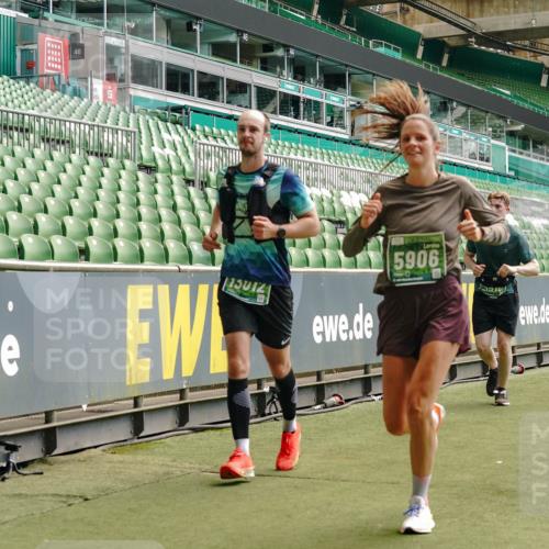 13.09.2026 - 21. swb-Marathon Bremen Michael Burmester http://msf.ph/oto/10431064 13.09.2026 13:04:04 Laufen im Stadion 178, 209, 210, 488, 534, 565, 596, 725, 762, 881, 940, 1014, 1239, 1343, 1373, 1456, 1458, 1460, 1479, 1611, 1649, 1653, 1687, 1771, 2223, 2276, 2364, 2369, 2421, 2430, 2434, 2452, 2513, 2625, 2779, 2851, 2867, 2872, 2891, 2900, 2910, 2919, 2934, 2957, 2977, 3028, 3114, 3135, 3217, 3258, 3360, 3402, 3419, 3425, 3454, 3460, 3496, 3510, 3521, 3576, 3579, 3585, 3597, 3618, 3796, 3846, 3859, 3909, 3938, 3970, 3983, 4077, 4133, 242 meine-sportfotos.de