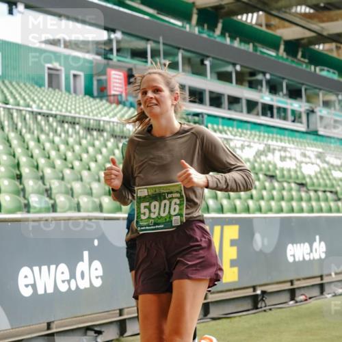 13.09.2026 - 21. swb-Marathon Bremen Michael Burmester http://msf.ph/oto/10431100 13.09.2026 13:04:04 Laufen im Stadion 178, 209, 210, 488, 534, 565, 596, 725, 762, 881, 940, 1014, 1239, 1343, 1373, 1456, 1458, 1460, 1479, 1611, 1649, 1653, 1687, 1771, 2223, 2276, 2364, 2369, 2421, 2430, 2434, 2452, 2513, 2625, 2779, 2851, 2867, 2872, 2891, 2900, 2910, 2919, 2934, 2957, 2977, 3028, 3114, 3135, 3217, 3258, 3360, 3402, 3419, 3425, 3454, 3460, 3496, 3510, 3521, 3576, 3579, 3585, 3597, 3618, 3796, 3846, 3859, 3909, 3938, 3970, 3983, 4077, 4133, 242 meine-sportfotos.de