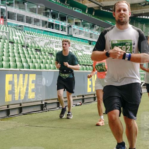 13.09.2026 - 21. swb-Marathon Bremen Michael Burmester http://msf.ph/oto/10431109 13.09.2026 13:04:05 Laufen im Stadion 178, 209, 210, 488, 534, 565, 596, 725, 762, 881, 940, 1014, 1239, 1343, 1373, 1456, 1458, 1460, 1479, 1611, 1649, 1653, 1687, 1771, 2223, 2276, 2364, 2369, 2421, 2430, 2434, 2452, 2513, 2625, 2723, 2779, 2851, 2867, 2872, 2891, 2900, 2910, 2919, 2934, 2957, 2977, 3028, 3114, 3135, 3217, 3258, 3360, 3402, 3419, 3425, 3454, 3460, 3496, 3510, 3521, 3576, 3579, 3585, 3597, 3618, 3796, 3846, 3859, 3909, 3938, 3970, 3983, 4077, 4133, 242 meine-sportfotos.de