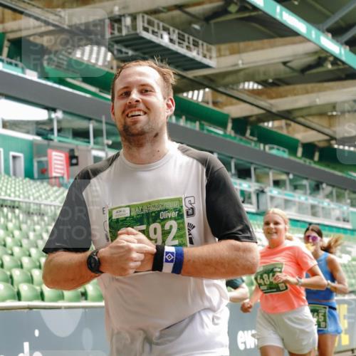 13.09.2026 - 21. swb-Marathon Bremen Michael Burmester http://msf.ph/oto/10431138 13.09.2026 13:04:06 Laufen im Stadion 178, 209, 210, 488, 534, 565, 596, 725, 762, 881, 940, 1014, 1239, 1343, 1373, 1456, 1458, 1460, 1479, 1611, 1649, 1653, 1687, 1771, 2223, 2276, 2364, 2369, 2421, 2430, 2434, 2452, 2513, 2625, 2723, 2779, 2851, 2867, 2872, 2891, 2900, 2910, 2919, 2934, 2957, 2977, 3028, 3114, 3135, 3217, 3320, 3360, 3402, 3419, 3425, 3454, 3460, 3496, 3510, 3521, 3576, 3579, 3585, 3597, 3618, 3796, 3846, 3859, 3909, 3938, 3970, 3983, 4077, 4133, 242 meine-sportfotos.de