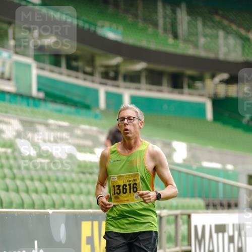 13.09.2026 - 21. swb-Marathon Bremen Michael Burmester http://msf.ph/oto/10431149 13.09.2026 10:22:21 Laufen im Stadion 10244, 10302, 10441, 10575, 10926, 11083, 11127, 11142, 11198, 11227, 11338, 11454, 11619, 11738, 11854, 11916, 11944, 12003, 12209, 12370, 12395, 12456, 12513, 12520, 12538, 13507, 13513, 13519, 13535, 13539, 13548, 13551, 13553, 13556, 13559, 13568, 13575, 13584, 13587, 13606, 13608, 13616, 13636, 13641, 13642, 10366, 10475, 11481, 11652, 12457, 13504, 13530, 13533, 13534, 13536, 13541, 13543, 13554, 13564 meine-sportfotos.de