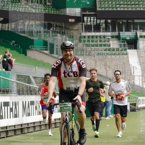 13.09.2026 - 21. swb-Marathon Bremen Michael Burmester http://msf.ph/oto/10431200 13.09.2026 12:26:47 Laufen im Stadion 103, 206, 238, 322, 447, 841, 875, 968, 1187, 1352, 1840, 2032, 2044, 2143, 129, 236, 289, 798, 1483, 1490, 1567 meine-sportfotos.de