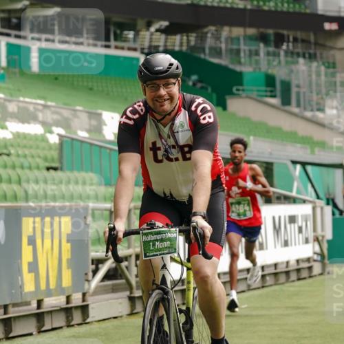 13.09.2026 - 21. swb-Marathon Bremen Michael Burmester http://msf.ph/oto/10431212 13.09.2026 12:26:48 Laufen im Stadion 103, 206, 238, 322, 447, 841, 875, 968, 1187, 1352, 1840, 2032, 2044, 2143, 129, 149, 236, 289, 798, 1483, 1490, 1567 meine-sportfotos.de