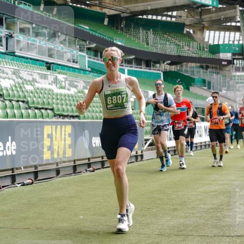 13.09.2026 - 21. swb-Marathon Bremen Michael Burmester http://msf.ph/oto/10431270 13.09.2026 13:04:10 Laufen im Stadion 178, 209, 210, 488, 534, 565, 596, 725, 762, 881, 940, 1014, 1239, 1307, 1343, 1373, 1456, 1458, 1460, 1479, 1611, 1649, 1653, 1656, 1687, 1771, 1780, 1941, 2023, 2223, 2276, 2369, 2421, 2430, 2434, 2452, 2513, 2625, 2723, 2779, 2851, 2867, 2872, 2891, 2900, 2910, 2919, 2934, 2957, 2977, 3028, 3114, 3135, 3217, 3320, 3343, 3360, 3402, 3419, 3425, 3454, 3460, 3496, 3510, 3521, 3579, 3585, 3597, 3618, 3796, 3846, 3859, 3909, 3938, 3970, 3983, 4077, 4133, 242 meine-sportfotos.de