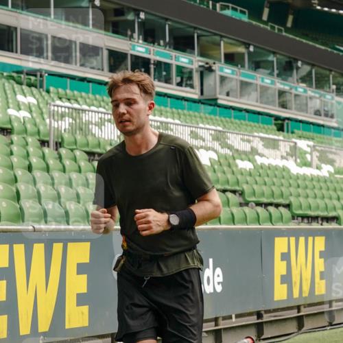13.09.2026 - 21. swb-Marathon Bremen Michael Burmester http://msf.ph/oto/10431287 13.09.2026 12:26:53 Laufen im Stadion 103, 206, 238, 322, 420, 447, 841, 875, 968, 1187, 1352, 1840, 2032, 2044, 2143, 129, 149, 236, 289, 798, 1483, 1490, 1567 meine-sportfotos.de