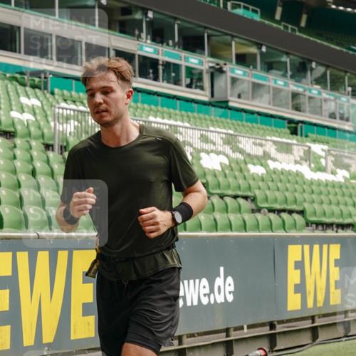 13.09.2026 - 21. swb-Marathon Bremen Michael Burmester http://msf.ph/oto/10431293 13.09.2026 12:26:54 Laufen im Stadion 103, 206, 238, 322, 420, 447, 841, 875, 968, 1187, 1352, 1840, 2032, 2044, 2143, 129, 149, 236, 289, 798, 1483, 1490, 1567 meine-sportfotos.de