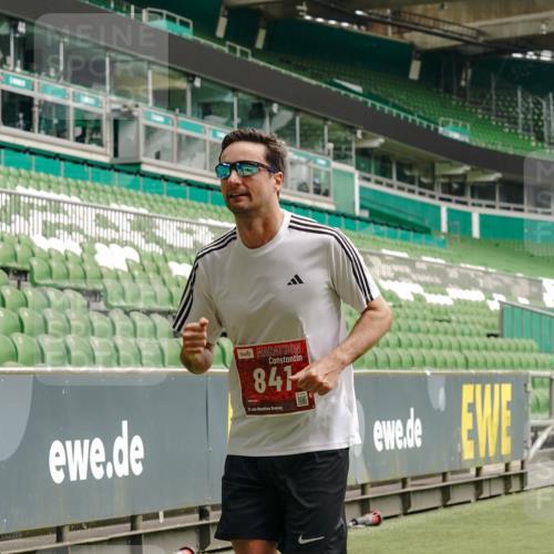 13.09.2026 - 21. swb-Marathon Bremen Michael Burmester http://msf.ph/oto/10431301 13.09.2026 12:26:54 Laufen im Stadion 103, 206, 238, 322, 420, 447, 841, 875, 968, 1187, 1352, 1840, 2032, 2044, 2143, 129, 149, 236, 289, 798, 1483, 1490, 1567 meine-sportfotos.de