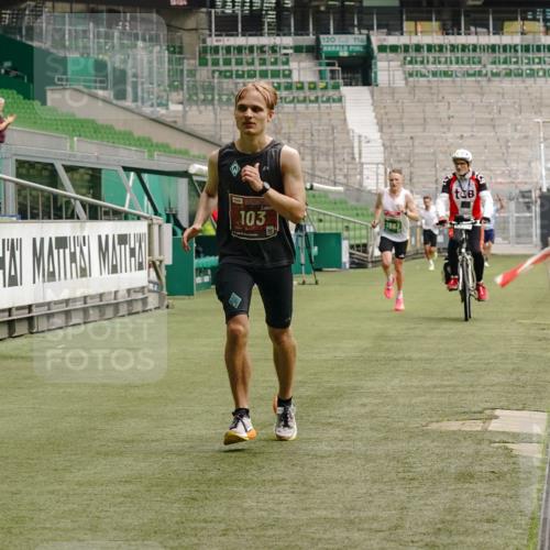 13.09.2026 - 21. swb-Marathon Bremen Michael Burmester http://msf.ph/oto/10431315 13.09.2026 12:26:56 Laufen im Stadion 103, 206, 238, 322, 420, 447, 841, 875, 968, 1187, 1352, 1840, 2032, 2044, 2143, 129, 149, 236, 289, 798, 1483, 1490, 1567 meine-sportfotos.de