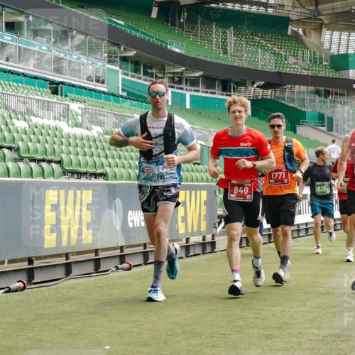 13.09.2026 - 21. swb-Marathon Bremen Michael Burmester http://msf.ph/oto/10431319 13.09.2026 13:04:12 Laufen im Stadion 178, 209, 210, 488, 534, 565, 596, 725, 762, 881, 940, 1014, 1239, 1307, 1343, 1373, 1456, 1458, 1460, 1479, 1611, 1649, 1653, 1656, 1687, 1771, 1780, 1941, 2023, 2223, 2369, 2421, 2430, 2434, 2452, 2513, 2625, 2723, 2851, 2867, 2872, 2891, 2900, 2910, 2919, 2934, 2957, 2977, 3028, 3135, 3217, 3320, 3343, 3360, 3402, 3419, 3425, 3454, 3460, 3510, 3521, 3579, 3585, 3597, 3618, 3796, 3846, 3859, 3909, 3938, 3970, 3983, 4077, 4133, 242 meine-sportfotos.de