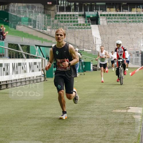 13.09.2026 - 21. swb-Marathon Bremen Michael Burmester http://msf.ph/oto/10431328 13.09.2026 12:26:56 Laufen im Stadion 103, 206, 238, 322, 420, 447, 841, 875, 968, 1187, 1352, 1840, 2032, 2044, 2143, 129, 149, 236, 289, 798, 1483, 1490, 1567 meine-sportfotos.de