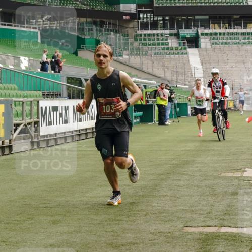 13.09.2026 - 21. swb-Marathon Bremen Michael Burmester http://msf.ph/oto/10431335 13.09.2026 12:26:57 Laufen im Stadion 103, 206, 238, 322, 420, 447, 841, 875, 968, 1187, 1352, 1840, 2032, 2044, 2143, 129, 149, 236, 289, 798, 1483, 1490, 1567 meine-sportfotos.de
