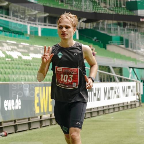 13.09.2026 - 21. swb-Marathon Bremen Michael Burmester http://msf.ph/oto/10431351 13.09.2026 12:26:58 Laufen im Stadion 103, 206, 238, 322, 420, 447, 841, 875, 968, 1187, 1352, 1840, 2032, 2044, 2143, 129, 149, 236, 289, 798, 1483, 1490, 1567 meine-sportfotos.de