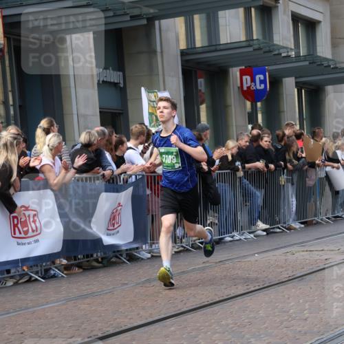13.09.2026 - 21. swb-Marathon Bremen Strokosch-Dieckow http://msf.ph/oto/10431386 13.09.2026 13:11:14 Ziel 382, 3899, 5585, 6059, 6274, 7109, 8982, 9291, 335, 697, 1349, 2021, 2087, 2759, 3440, 3448, 3484, 3647, 4429, 4475, 4571, 5079, 6471, 6657, 8183, 8474, 9410, 9618, 9622, 9762 meine-sportfotos.de