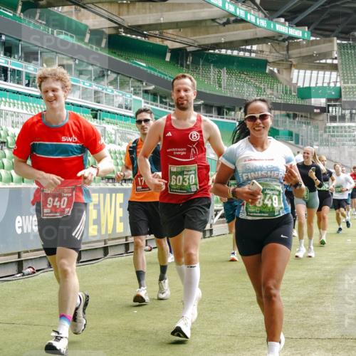 13.09.2026 - 21. swb-Marathon Bremen Michael Burmester http://msf.ph/oto/10431402 13.09.2026 13:04:15 Laufen im Stadion 178, 209, 210, 488, 534, 565, 596, 725, 762, 881, 940, 1014, 1239, 1307, 1343, 1373, 1456, 1458, 1460, 1479, 1611, 1627, 1649, 1653, 1656, 1687, 1771, 1780, 1932, 1941, 2023, 2223, 2369, 2421, 2430, 2434, 2452, 2513, 2625, 2723, 2851, 2867, 2872, 2891, 2900, 2910, 2919, 2934, 2957, 2977, 3028, 3135, 3217, 3320, 3343, 3360, 3402, 3419, 3425, 3454, 3460, 3510, 3521, 3579, 3597, 3618, 3796, 3846, 3859, 3909, 3938, 3970, 3983, 4077, 4133, 242 meine-sportfotos.de