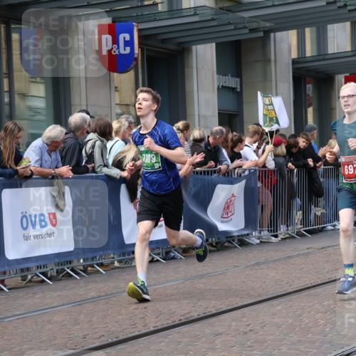13.09.2026 - 21. swb-Marathon Bremen Strokosch-Dieckow http://msf.ph/oto/10431404 13.09.2026 13:11:15 Ziel 382, 3899, 5585, 6059, 6274, 7109, 8982, 9291, 13055, 335, 697, 1349, 2021, 2087, 2759, 3440, 3448, 3484, 3647, 4429, 4475, 4571, 5079, 6274, 6471, 6657, 8183, 8474, 9410, 9618, 9622, 9762 meine-sportfotos.de