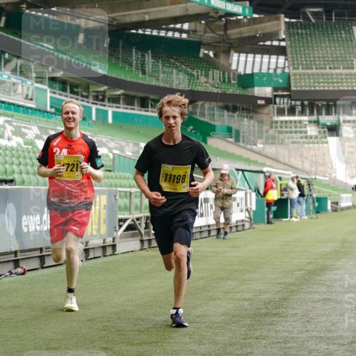 13.09.2026 - 21. swb-Marathon Bremen Michael Burmester http://msf.ph/oto/10431420 13.09.2026 10:22:41 Laufen im Stadion 10244, 10302, 10441, 10575, 10926, 11083, 11127, 11142, 11198, 11227, 11338, 11454, 11619, 11713, 11721, 11738, 11854, 11916, 11944, 12003, 12053, 12209, 12339, 12370, 12395, 12456, 12520, 12538, 13507, 13513, 13519, 13535, 13539, 13548, 13551, 13553, 13556, 13559, 13563, 13568, 13584, 13587, 13606, 13608, 13616, 13636, 13641, 13642, 10366, 10475, 11481, 11652, 12457, 13530, 13533, 13534, 13536, 13541, 13543, 13554, 13564 meine-sportfotos.de