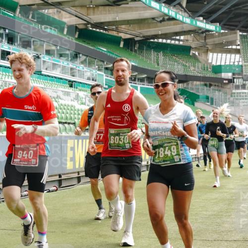 13.09.2026 - 21. swb-Marathon Bremen Michael Burmester http://msf.ph/oto/10431427 13.09.2026 13:04:15 Laufen im Stadion 178, 209, 210, 488, 534, 565, 596, 725, 762, 881, 940, 1014, 1239, 1307, 1343, 1373, 1456, 1458, 1460, 1479, 1611, 1627, 1649, 1653, 1656, 1687, 1771, 1780, 1932, 1941, 2023, 2223, 2369, 2421, 2430, 2434, 2452, 2513, 2625, 2723, 2851, 2867, 2872, 2891, 2900, 2910, 2919, 2934, 2957, 2977, 3028, 3135, 3217, 3320, 3343, 3360, 3402, 3419, 3425, 3454, 3460, 3510, 3521, 3579, 3597, 3618, 3796, 3846, 3859, 3909, 3938, 3970, 3983, 4077, 4133, 242 meine-sportfotos.de