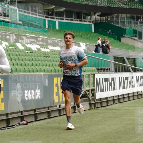 13.09.2026 - 21. swb-Marathon Bremen Michael Burmester http://msf.ph/oto/10431443 13.09.2026 12:27:16 Laufen im Stadion 103, 206, 238, 322, 420, 841, 875, 1161, 1187, 1352, 1724, 1840, 1917, 2032, 2143, 3662, 4264, 129, 149, 289, 798, 1483, 1490, 1567 meine-sportfotos.de